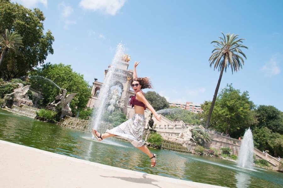 Barcelona: Photoshoot Tour Old Town - How the Shoot Feels, Pose Coaching, and Getting Candid Results