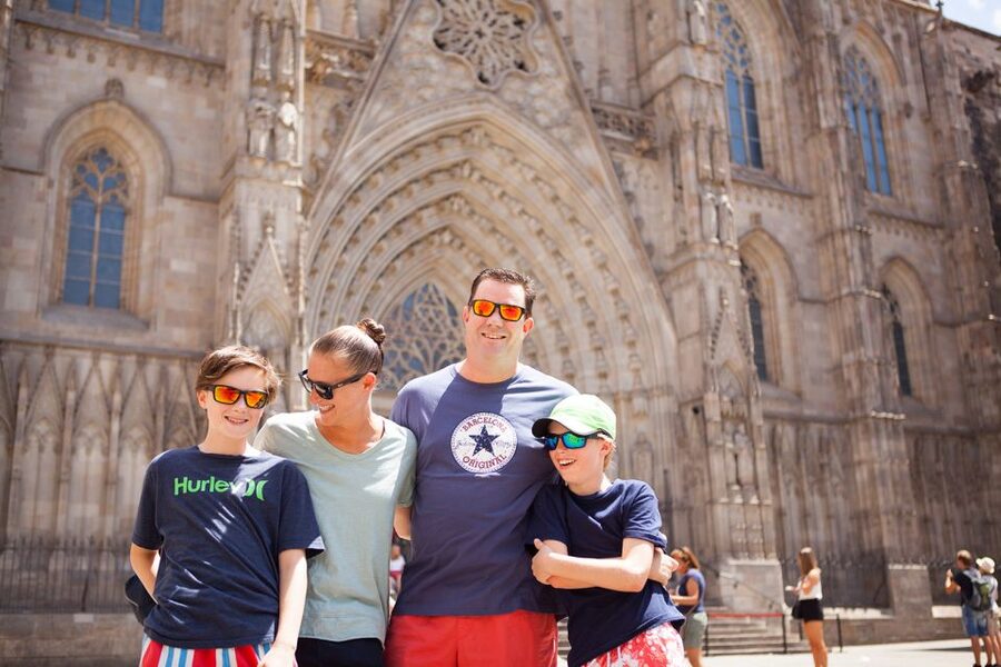 Barcelona: Photoshoot Tour Old Town - Barcelona Cathedral to Ciutadella Park, The Real Photo Stops