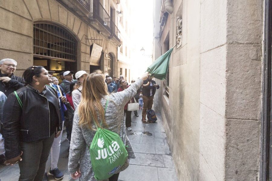 Barcelona: Picasso Museum Guided Tour - The walk to the museum and why timing matters
