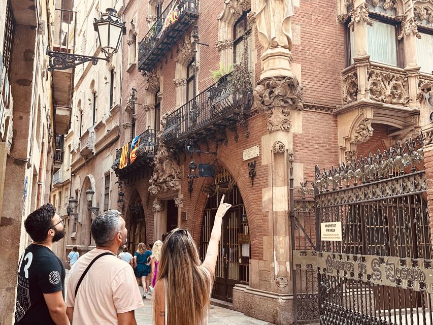 Barcelona: Picasso's Barcelona & Picasso Museum Walking Tour - Small Group Size: Better for Listening, Not Magic for Crowds