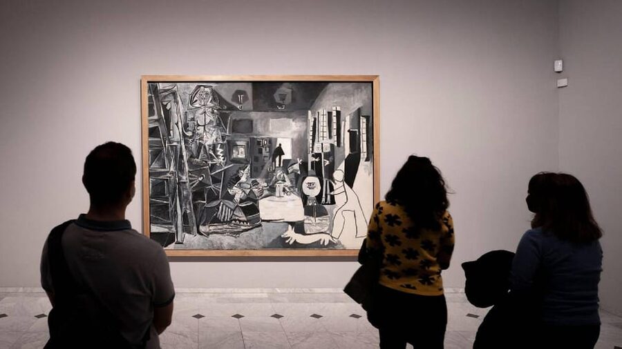 Barcelona: Picasso Walking Tour with Picasso Museum Tickets - Meeting at the Picasso Museum, what the outside guide actually does