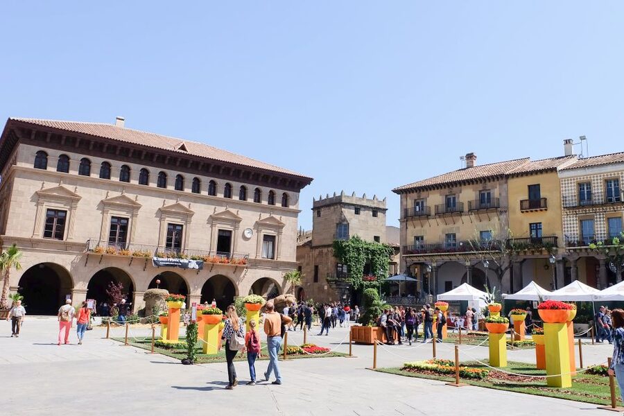 Barcelona: Poble Espanyol Entry Ticket - Getting There: The Real-World Walk Up and How to Pace It