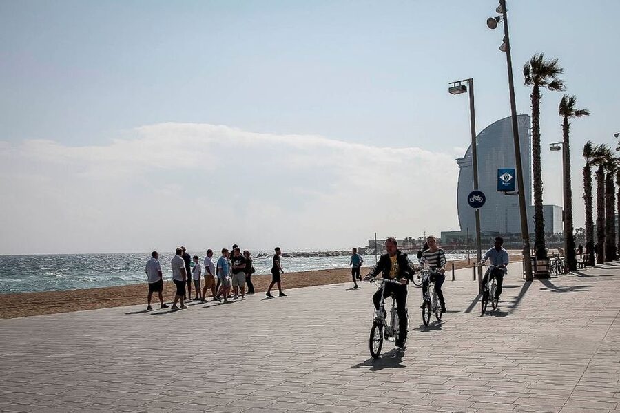 Barcelona: Private 5 Neighborhoods Tour by Electric Bike - Five neighborhoods in four hours, why it works