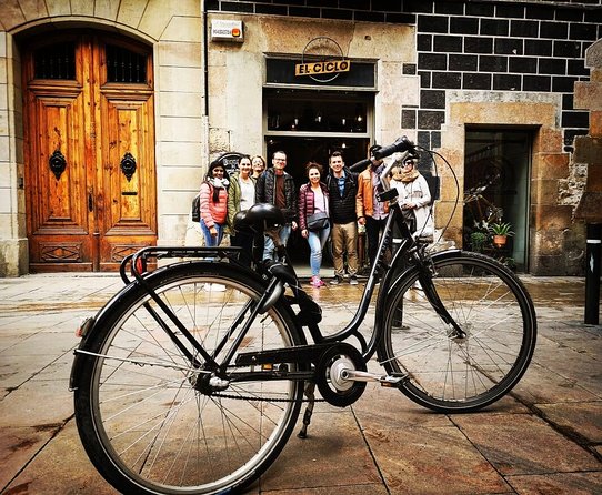 Barcelona: Private Bike/eBike Tour & Sagrada Familia Tickets - Plaça de Catalunya to Barcelona Cathedral: city center with a history lesson