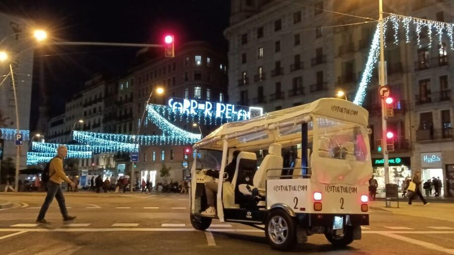 Barcelona: Private Christmas Lights Tour by Eco Tuk Tuk - Why a private electric tuk tuk makes Barcelona’s Christmas lights easier