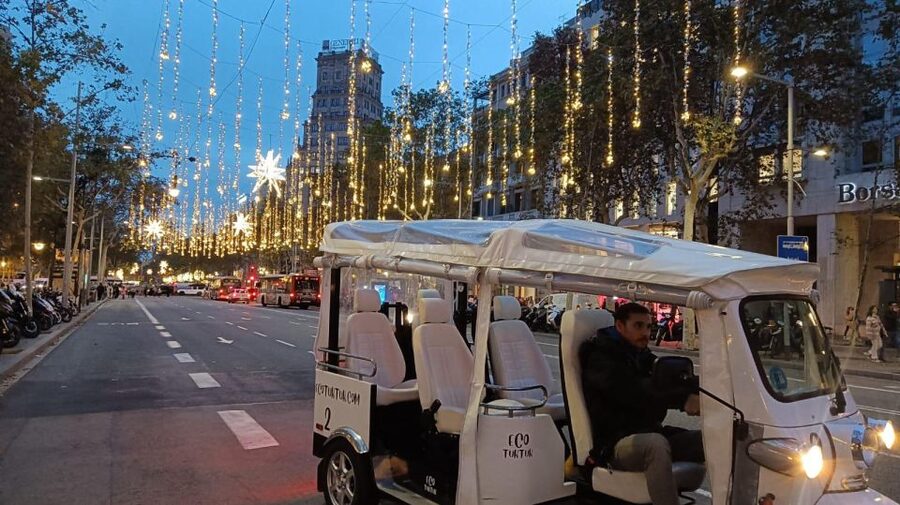 Barcelona: Private Christmas Lights Tour by Eco Tuk Tuk - Arc de Triomf and Ronda de Sant Pere, when the lighting turns architectural
