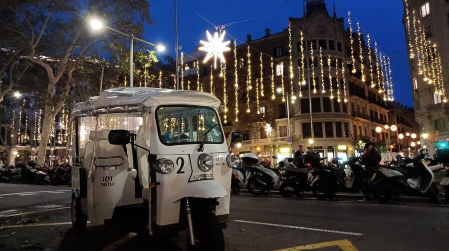 Barcelona: Private Christmas Lights Tour by Eco Tuk Tuk - What you get for $47: value, inclusions, and the limits