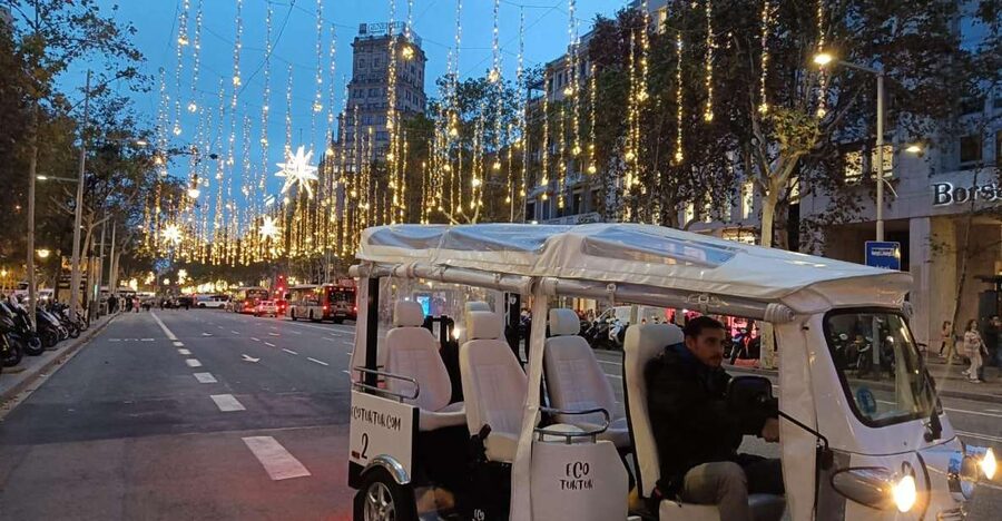 Barcelona: Private Christmas Lights Tour by Eco Tuk Tuk - Starting at Carrer de Casp, then rolling past Passeig de Sant Joan