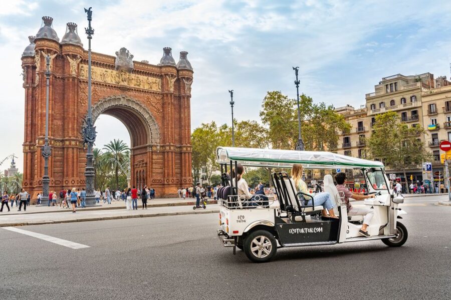 Barcelona: Private City Tour by Eco Tuk Tuk - Sagrada Familia to Casa Mila: seeing Gaudí without the long day