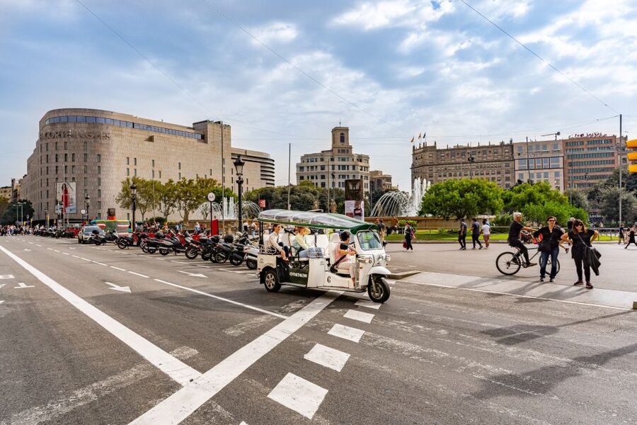 Barcelona: Private City Tour by Eco Tuk Tuk - Plaça de Catalunya, La Rambla, and the Gothic Quarter in one smooth loop