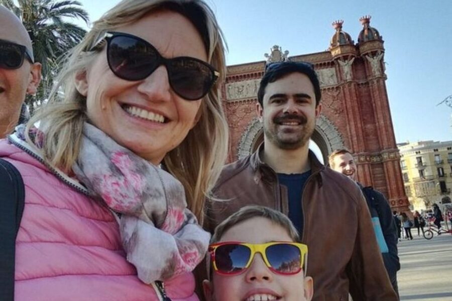 Barcelona: Private custom tour with a local guide - The rhythm of a walking tour, plus photo stops that make sense