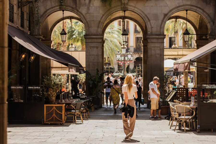 Barcelona: Private Custom Tour with a Local – Icons & Gems - Practical tips to get more out of your local host