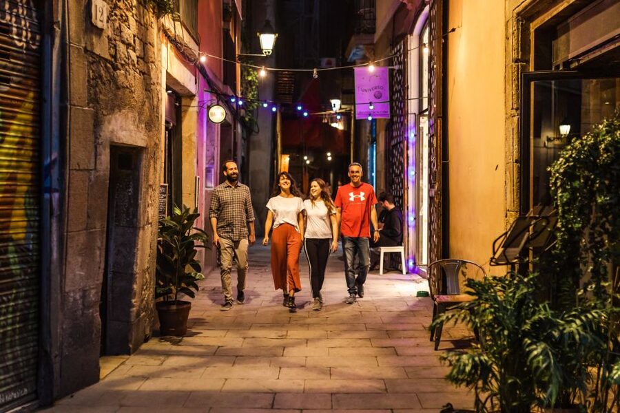 Barcelona: Private Custom Tour with a Local – Icons & Gems - The walk itself: what a 2 to 4 hour Gothic Quarter experience usually looks like