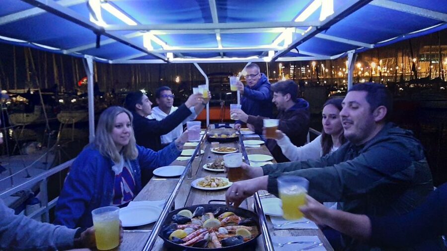 Barcelona: Private Evening Cruise with Dinner and Drinks - FAQ