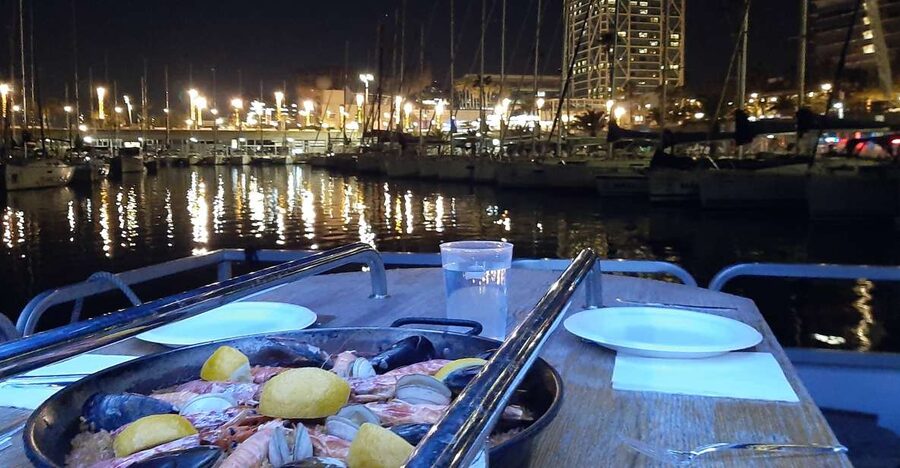 Barcelona: Private Evening Cruise with Dinner and Drinks - A 2-hour Barcelona night that feels like dinner plus a show