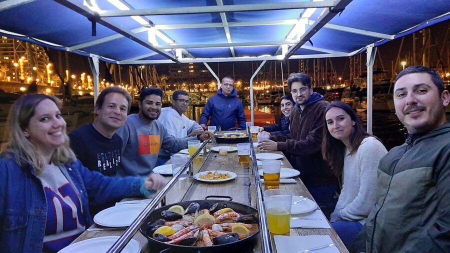 Barcelona: Private Evening Cruise with Dinner and Drinks - Who this cruise suits best