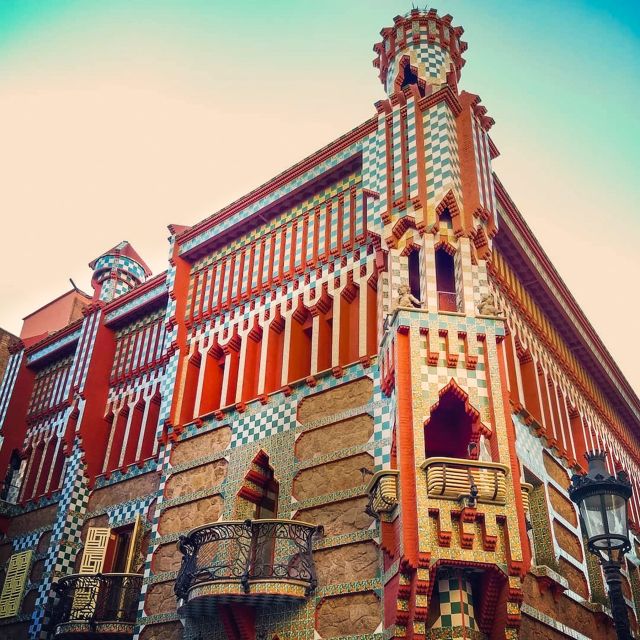 Barcelona: Private Gaudi Tour to Casa Mila & Casa Vicens - Casa Milà: skipping the line and owning the rooftop with audio