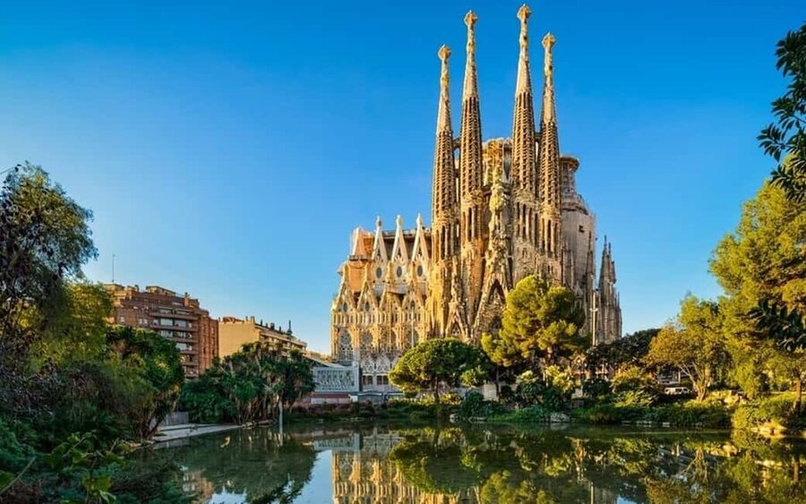 Barcelona: Private Half-Day Sightseeing Tour with a Local - Why This Private Half-Day Tour Works in Barcelona