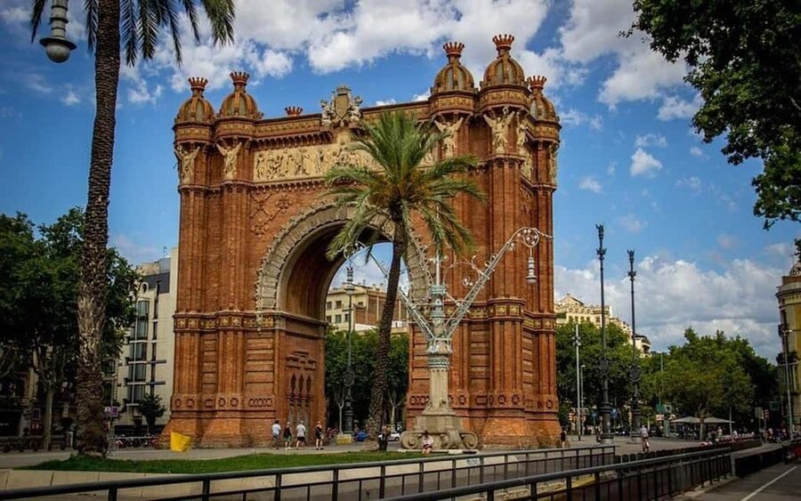 Barcelona: Private Half-Day Sightseeing Tour with a Local - The 4-Hour Plan, Step by Step (What Each Stop Gives You)