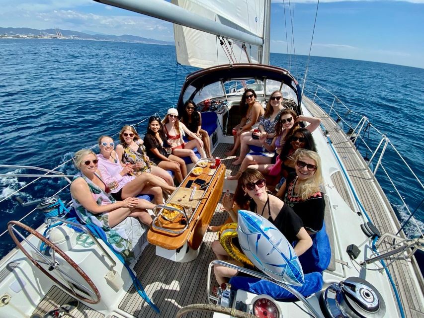 Barcelona: Private Luxury Sailing Tour - Golden Fish, Torre Mapfre, and the Twin Towers From the Water