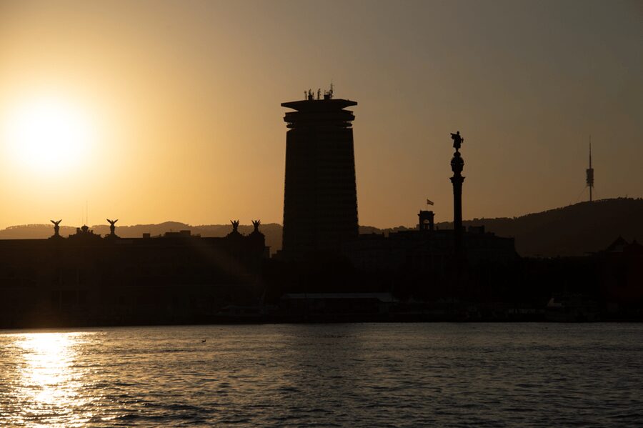Barcelona: Private Romantic Sailing Tour with Drinks - Private romantic sailing from Marina Vela Port