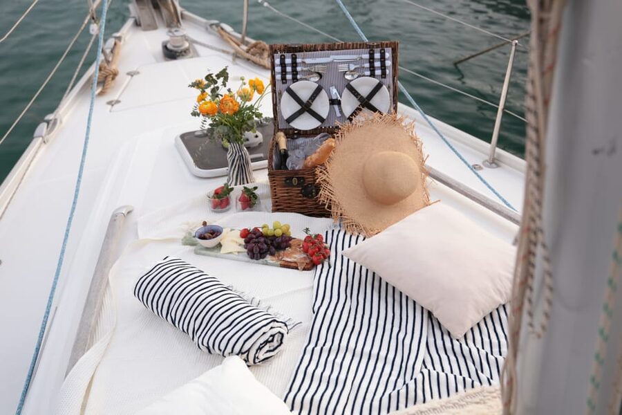 Barcelona: Private Romantic Sailing Tour with Drinks - How to prepare, so the sail stays effortless
