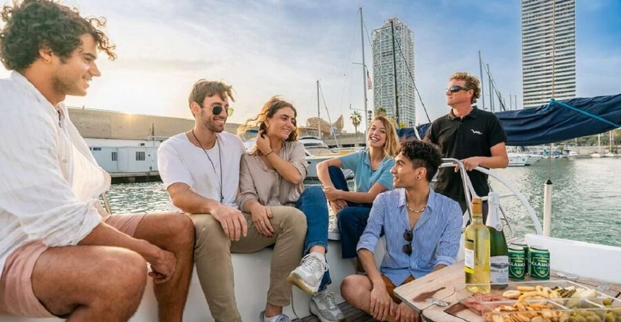 Barcelona: PRIVATE Sailing tour with drinks and snacks - Two hours of sailing: how the timing really plays out