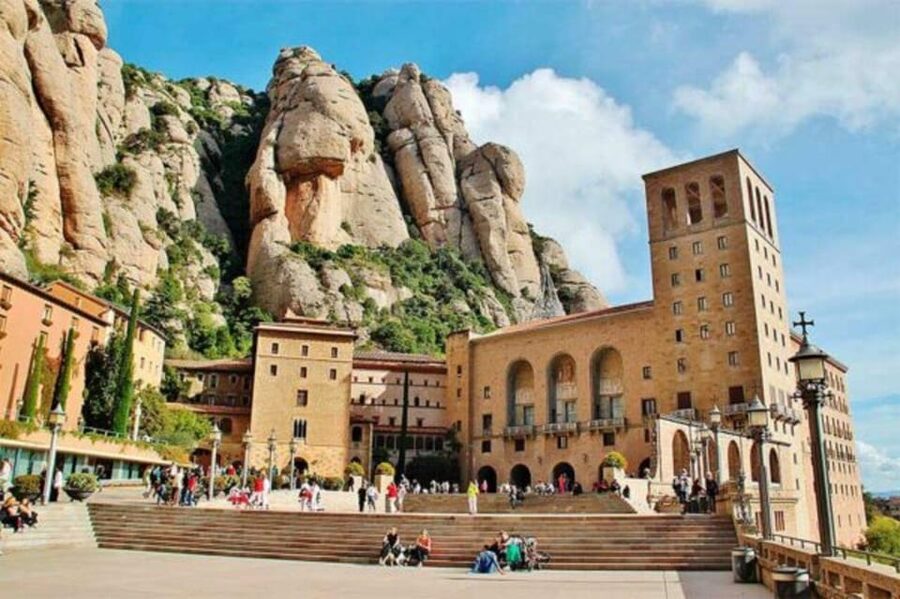 Barcelona: Private Tour Castles, Salt, Montserrat and Wines - Wine tasting in the Bages region, local character over international fame