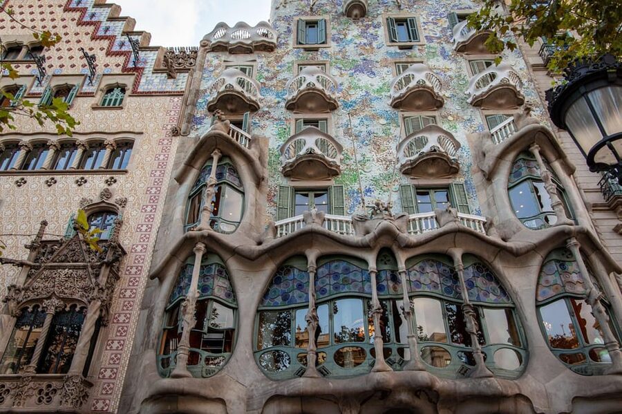 Barcelona: Private Tour of Casa Batllo with Reserved Access - Outside Briefing: What You’re Learning Before You Walk In