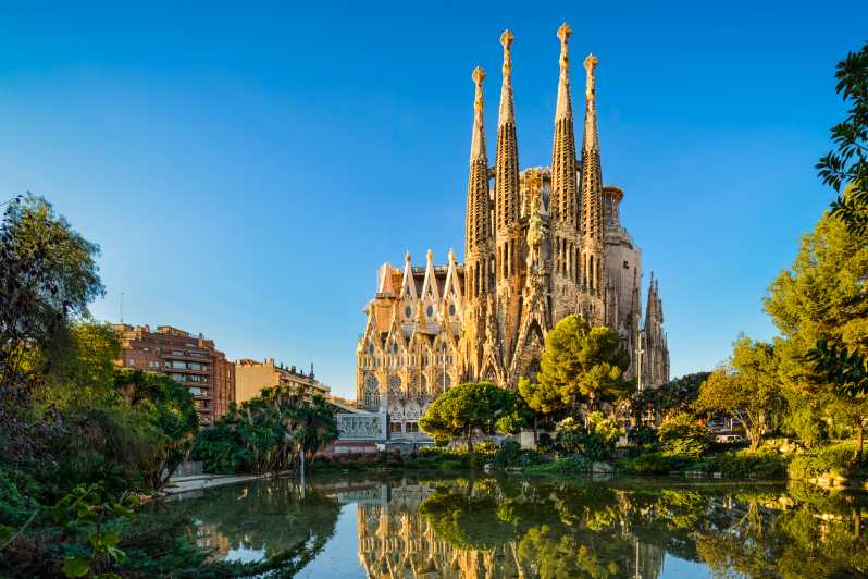 Barcelona Private Tour: Sagrada Familia,Park Güell & Pedrera - A full Gaudí and Gothic day, without the usual chaos