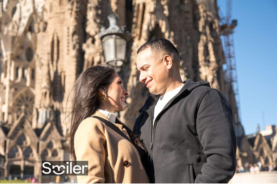 Barcelona: Professional Photoshoot Outside Sagrada Familia - 48-hour delivery: why fast turnaround is more valuable than you think