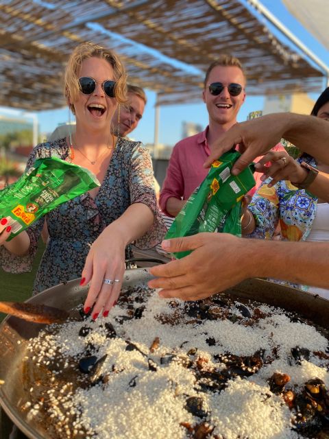 Barcelona: Rooftop Paella Cooking Class with Sangria - Meeting Point and Getting to the Rooftop