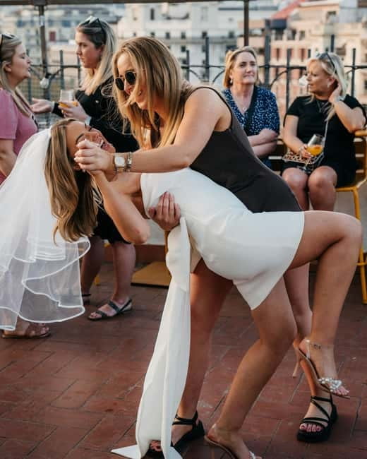 Barcelona: Rooftop Salsa Class with Bottomless Sangria - Bottomless Sangria or Cava: The Secret Ingredient for Beginners