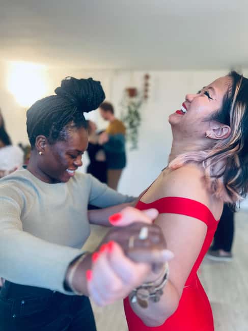 Barcelona: Rooftop Tango Lesson with Drinks and Videos - Inside the Lesson: What You Do During the 75 Minutes