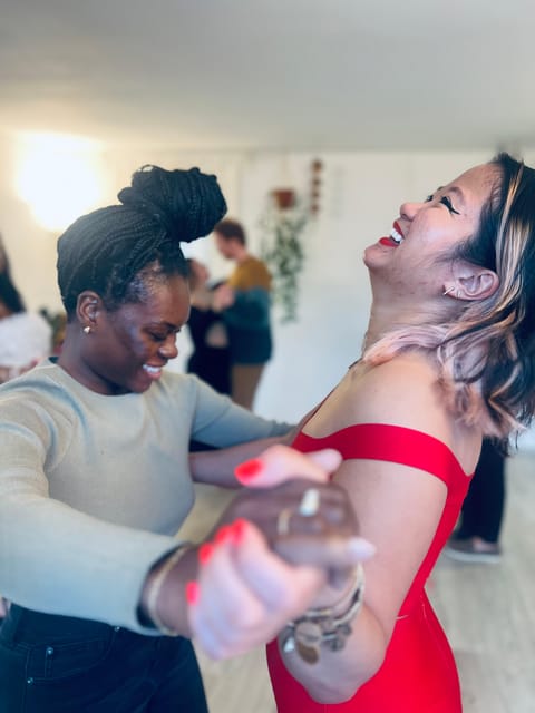Barcelona: Rooftop Tango Lesson with Drinks and Videos - Drinks and the Small-Group Tango Vibe (Up to 10 People)