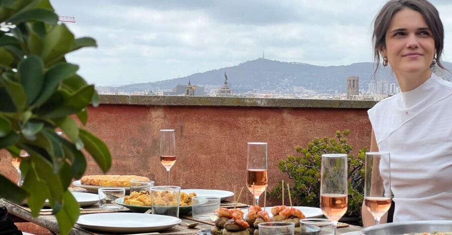 Barcelona: Rooftop Tapas and Sangria Class with a Chef - The welcome ritual: champagne first, then the kitchen work