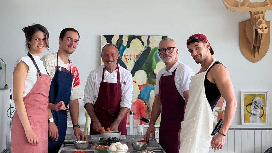 Barcelona: Rooftop Tapas and Sangria Class with a Chef - Where to meet, and how to find the place fast