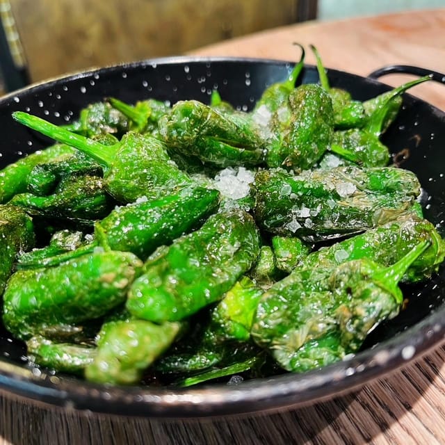 Barcelona´s Lunch or Dinner Tapas Tour: Food and Happiness - The Walking Experience Through Old Town, and What to Expect From the Pace