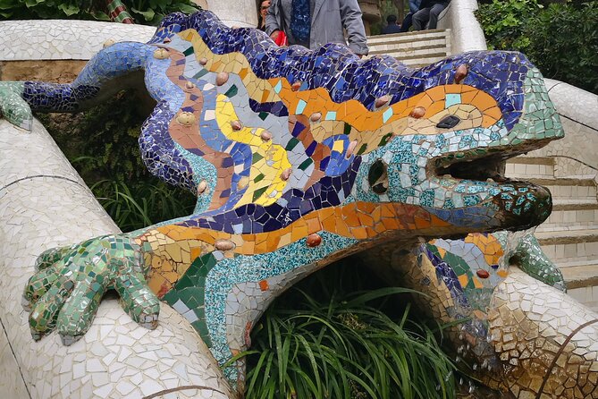Barcelona Sagrada Familia and Guell Park drink and tapa - Getting there smoothly: pickup, air-conditioned transport, and the small-group advantage