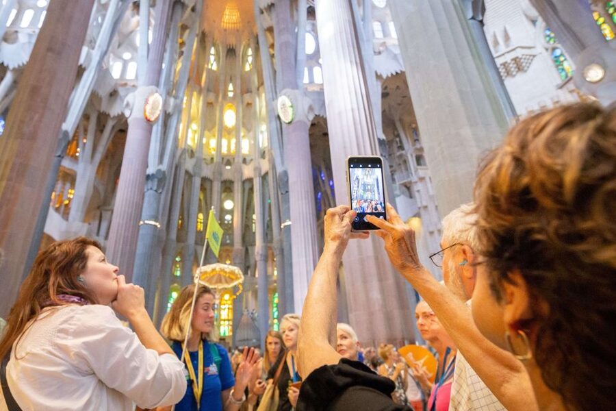 Barcelona: Sagrada Familia and Park Guell Combo Guided Tour - Getting from Park Güell to Sagrada Família without losing your momentum