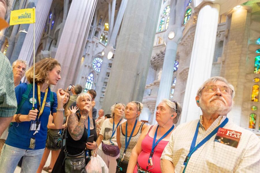 Barcelona: Sagrada Familia and Park Guell Combo Guided Tour - The guide is the product: what the best ones do well