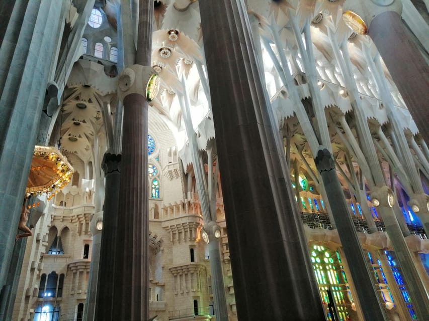 Barcelona: Sagrada Família and Park Güell Guided Tour - Transfer time: the air-conditioned van helps you keep your energy