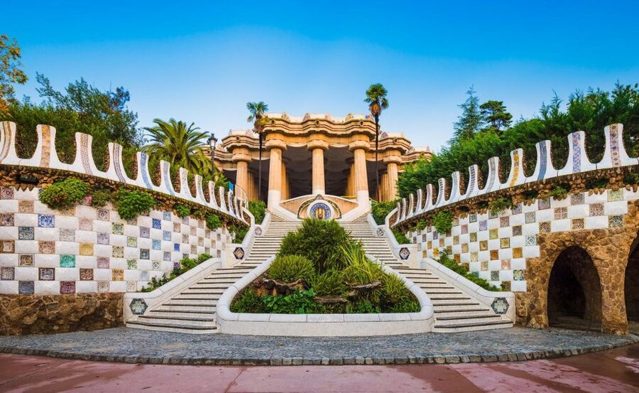 Barcelona: Sagrada Familia and Park Guell Small-Group Tour - Park Güell for 75 minutes: how to make the most of the walking time