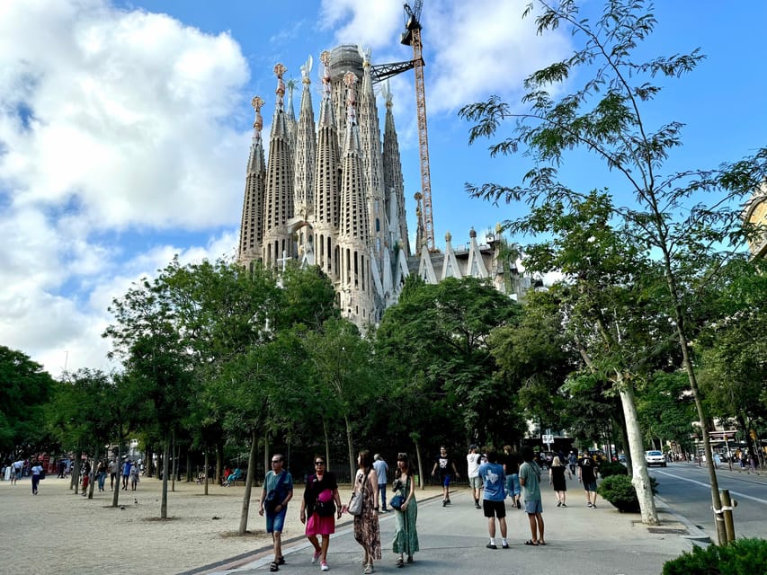 Barcelona: Sagrada Familia Entry Ticket and Guided Tour - Starting at the Nativity Facade, where the story begins