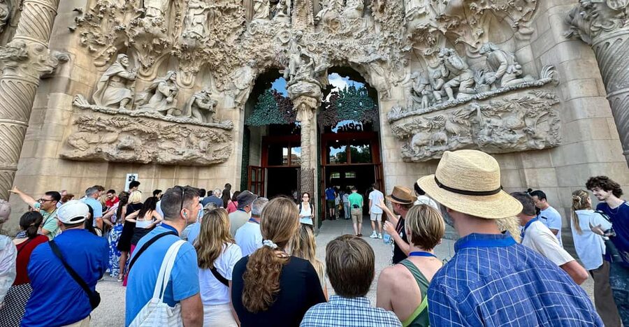 Barcelona: Sagrada Familia Entry Ticket and Guided Tour - Inside Sagrada Familia: columns that feel like a forest