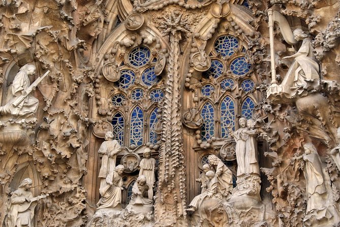 Barcelona: Sagrada Familia Fast Track Tour with Tower Option - The tower option: elevator up, stairs down, and views that depend on weather