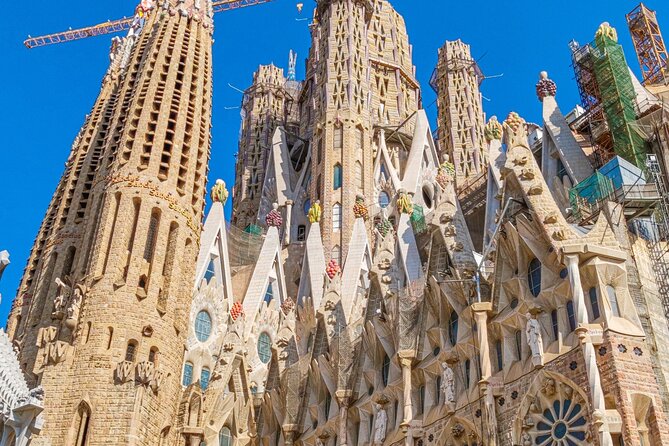 Barcelona: Sagrada Familia Fast Track Tour with Tower Option - Timing, pacing, and how to enjoy the basilica without rushing