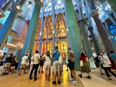 Sagrada Familia, La Pedrera & Cava Tasting Tour