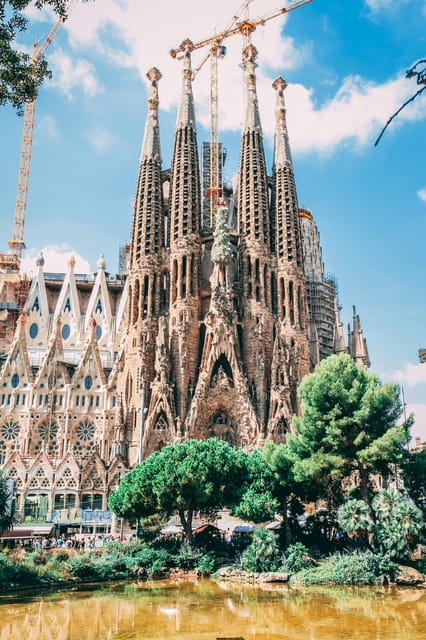 Barcelona: Sagrada Familia, Modernism, and Old Town Tour - A fast first-city overview that connects Gaudí to the medieval streets
