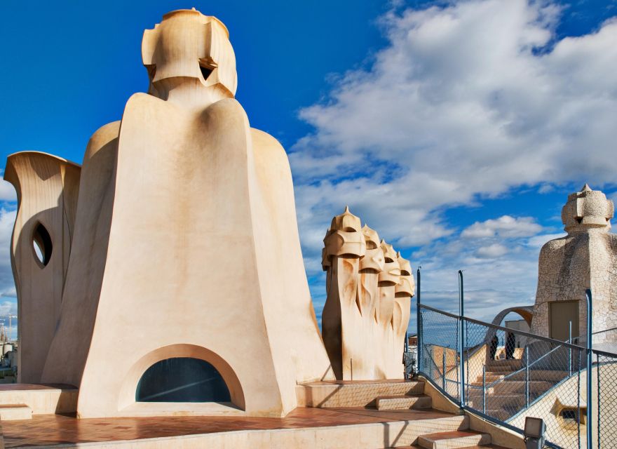 Barcelona: Sagrada Familia, Modernism, and Old Town Tour - From Plaça Catalunya to Plaça de Sant Felip Neri: where the city flips from spectacle to stone streets